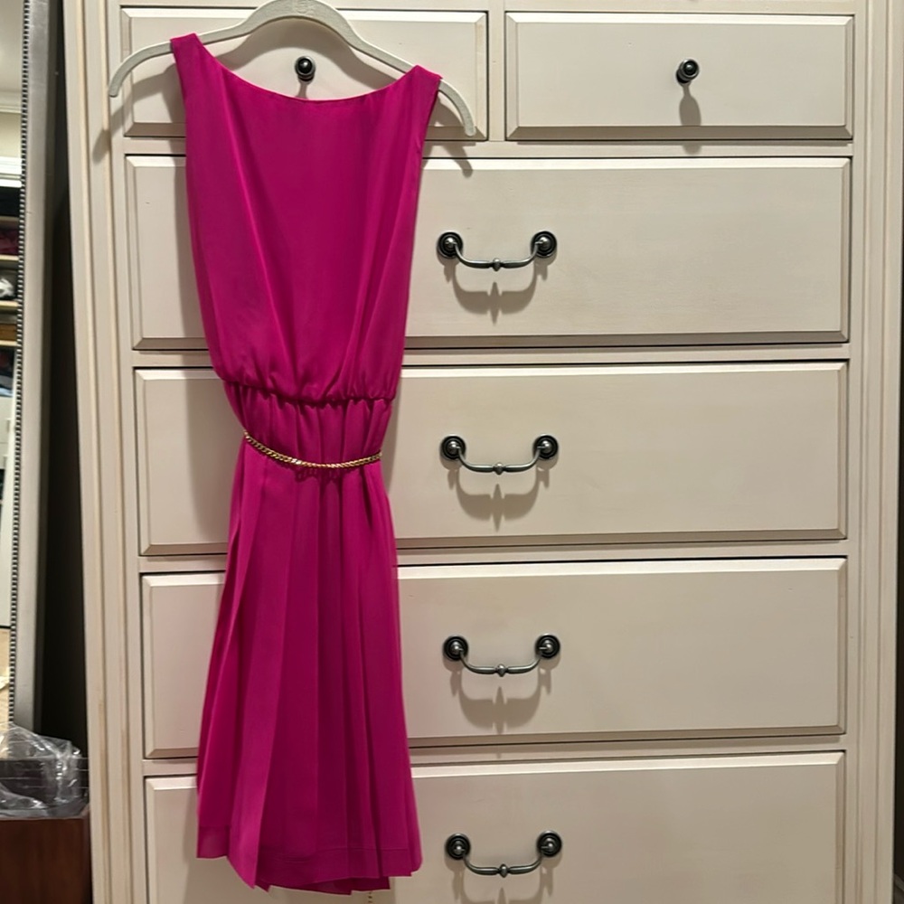 Ralph Lauren Hit Pink sleeveless dress w gold chain belt. Sz 6. Classic beauty!